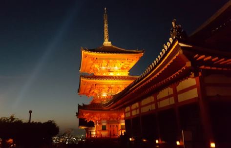 Photo: Kiyomizu-dera, Kyo-Dō sutra hall and Sanju no tō Pagoda, autumn illumination, (November 2016), Nicholas Lemon